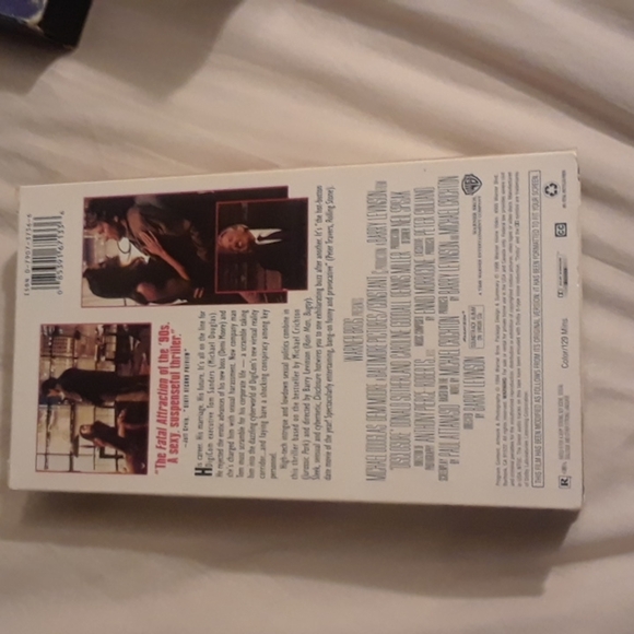 Disclosure Warner bros VHS video tape - Picture 3 of 8